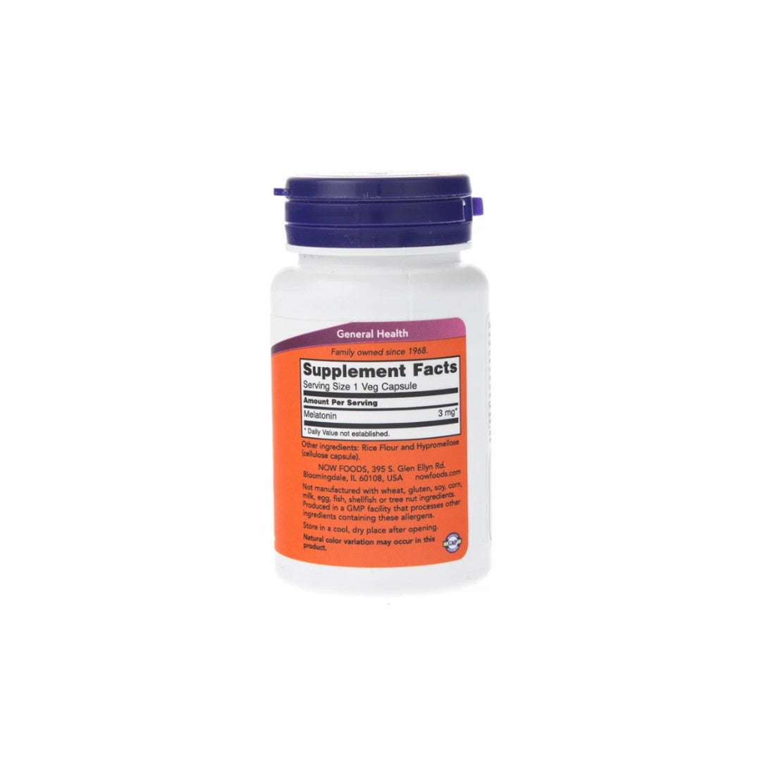 Um frasco de Now Foods Melatonin 3 mg 60 vege capsules sobre um fundo branco.