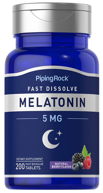Um frasco de PipingRock Melatonin 5 mg 200 Fast Dissolve Tablets sabor a bagas.