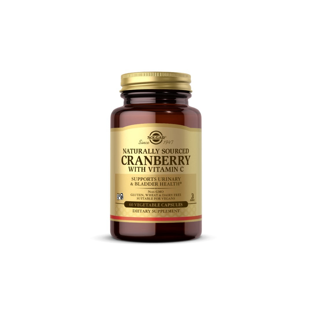 Um frasco de Solgar Natural Cranberry with Vitamin C 60 Vegetable Capsules que promove a saúde do trato urinário e a imunidade sobre um fundo branco.