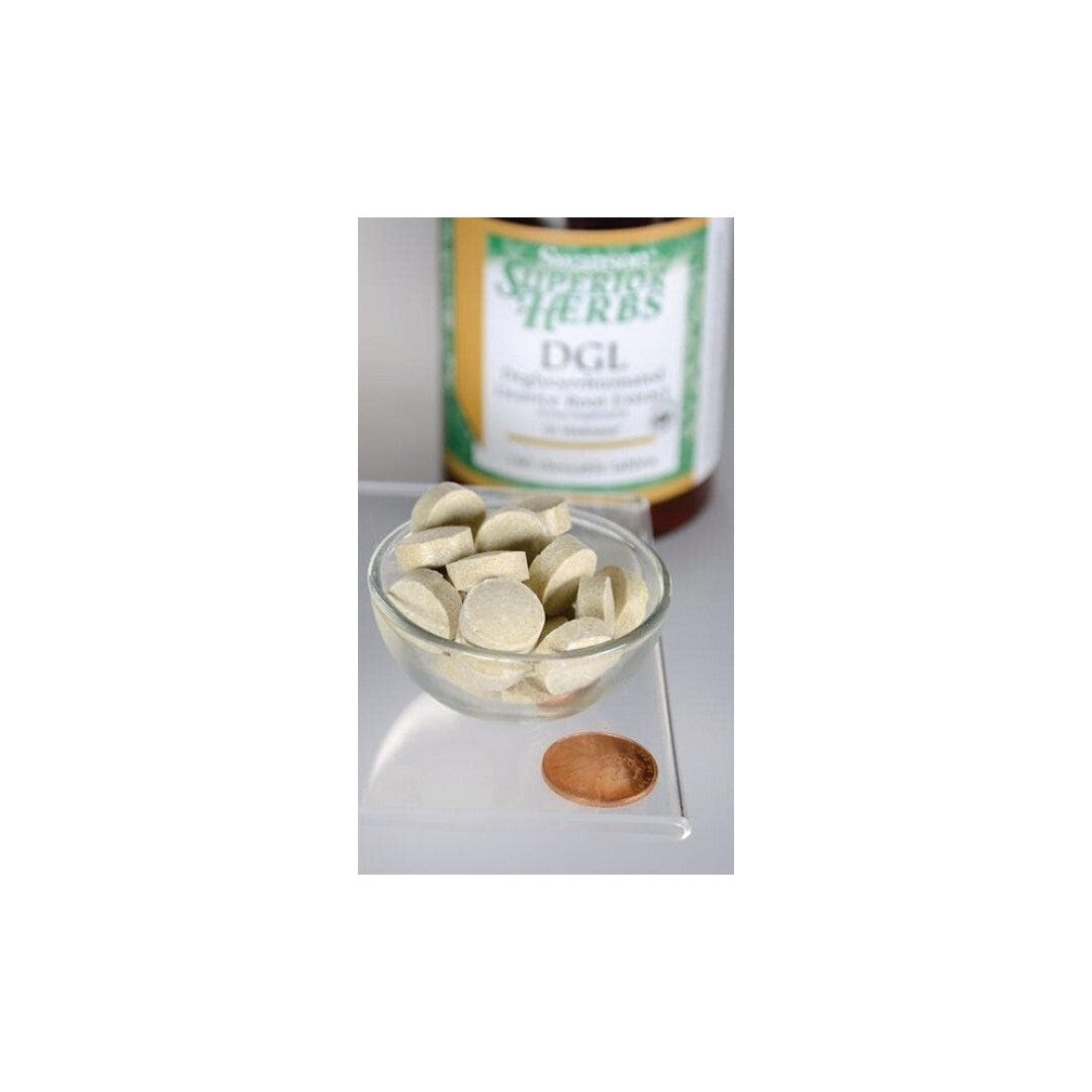 Uma taça de Swanson DGL Alcaçuz desglicirrizado 385 mg 180 comprimidos mastigáveis ao lado de uma garrafa de vitamina d.