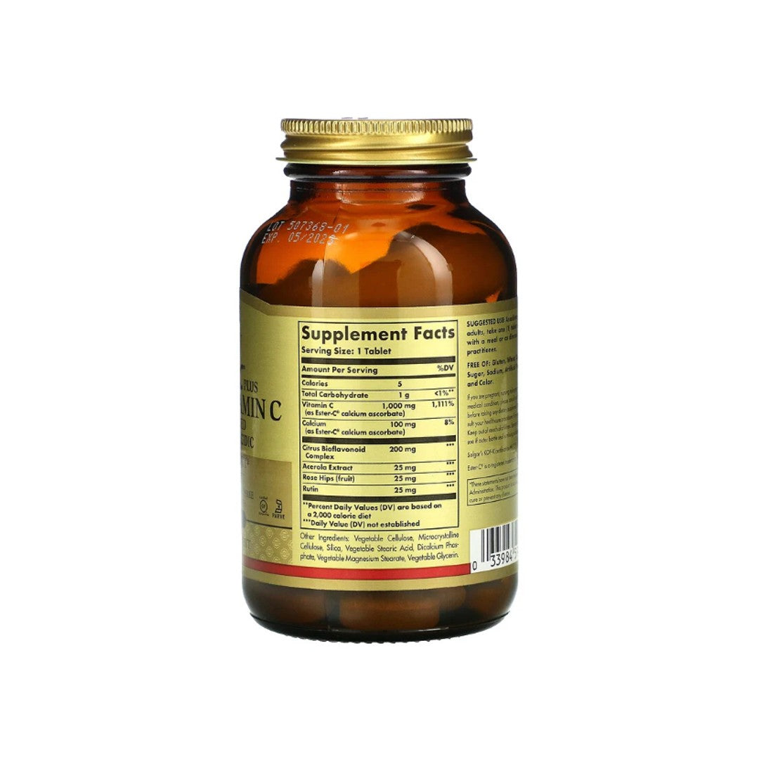 Um frasco de Solgar Ester-c Plus 1000 mg vitamina C 30 comprimidos sobre um fundo branco.