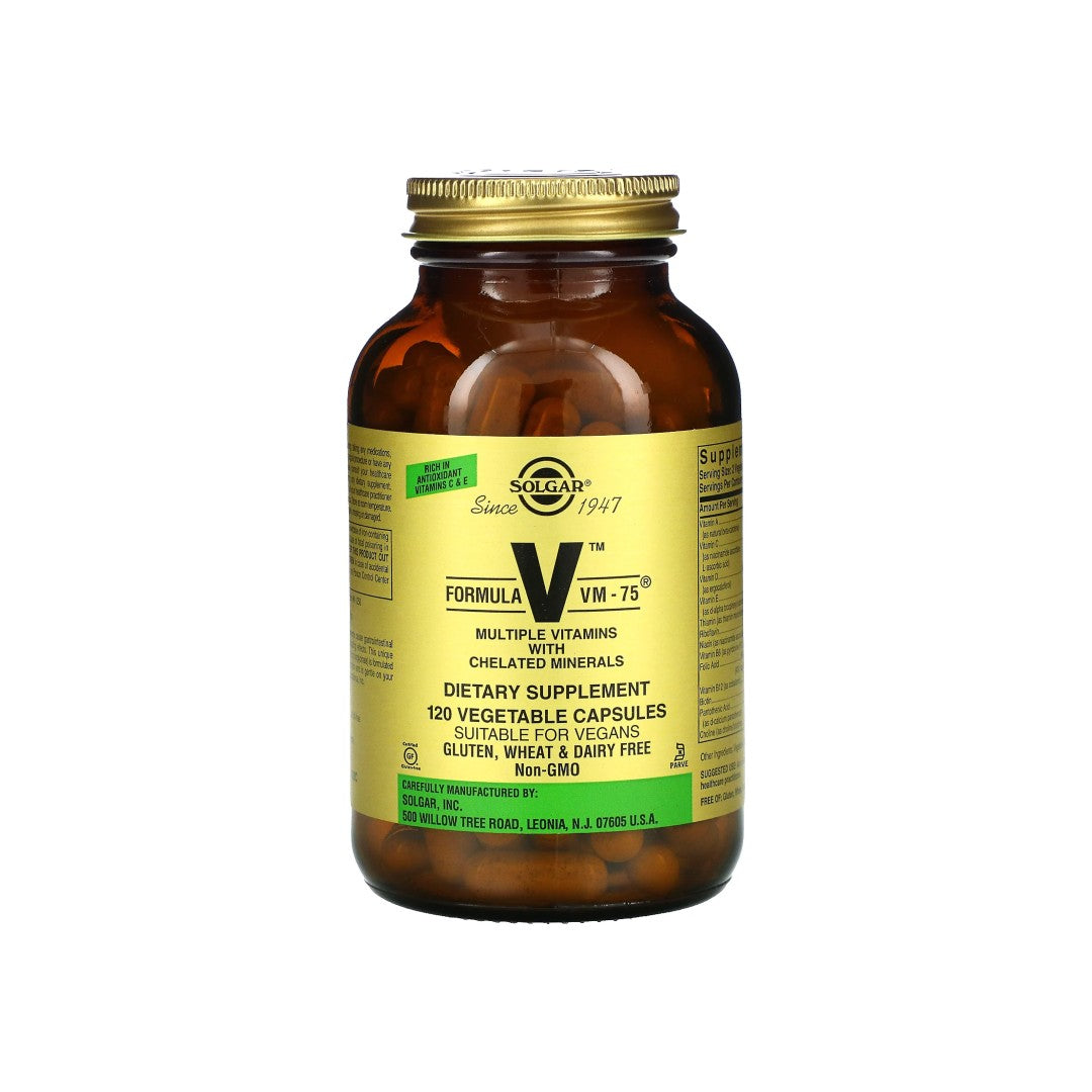 Um frasco de Solgar Formula VM-75 120 cápsulas vegetais sobre um fundo branco.