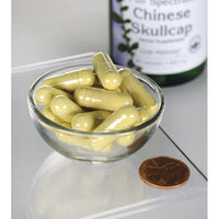Miniatura de Swanson Chinese Skullcap - 400 mg 90 cápsulas numa taça com uma moeda.