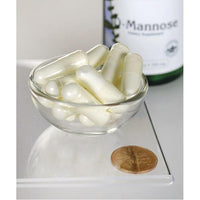 Miniatura de Uma taça de vidro com um frasco de Swanson D-Mannose - 700 mg 60 capsules.