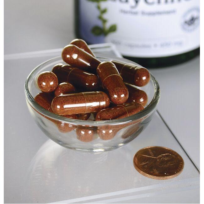 Uma taça de Swanson Cayenne - 450 mg 300 cápsulas e um cêntimo.