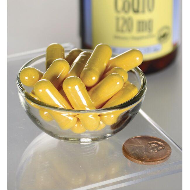 Swanson Coenzima Q10 - 120 mg 100 cápsulas numa taça de vidro junto a um frasco.