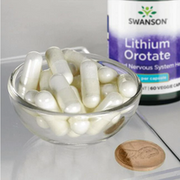 Miniatura de Swanson Lithium Orotate - 5 mg 60 veg capsules numa tigela ao lado de uma moeda.